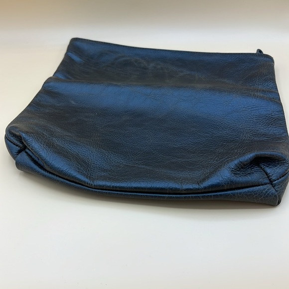 Mbukii Folded Pouch Clutch - Picture 3 of 11